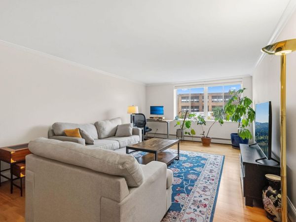 2800 W 44th Street, Unit 201, Minneapolis, MN 55410