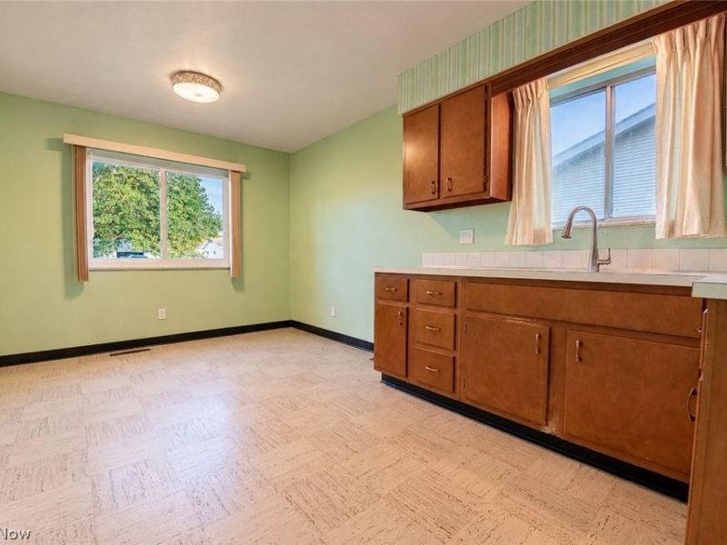 6498 Edgehurst Drive, Brook Park, OH 44142 Photo 15