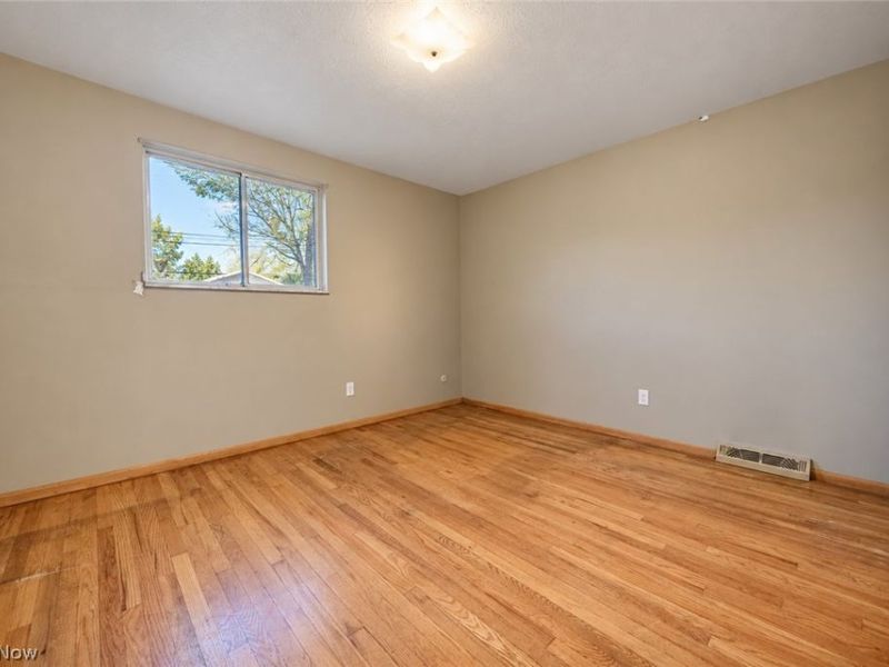 6498 Edgehurst Drive, Brook Park, OH 44142 Photo 19