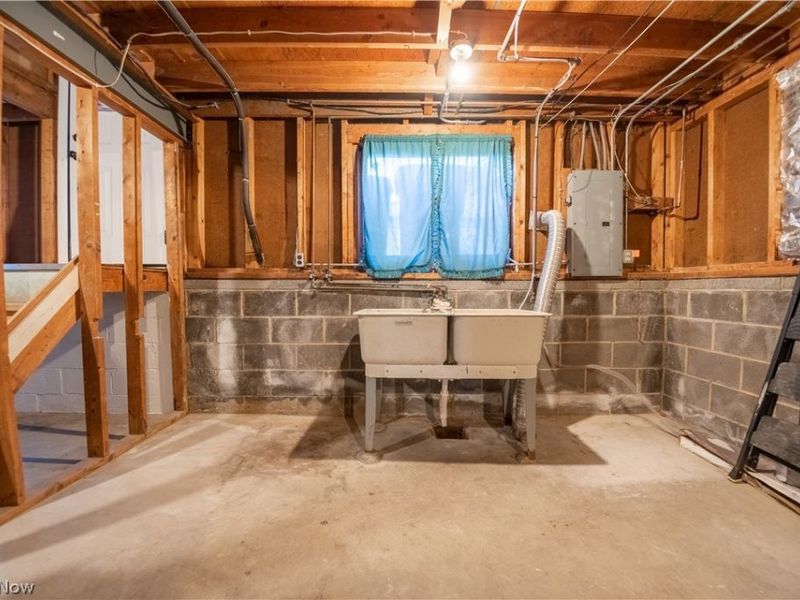 6498 Edgehurst Drive, Brook Park, OH 44142 Photo 35
