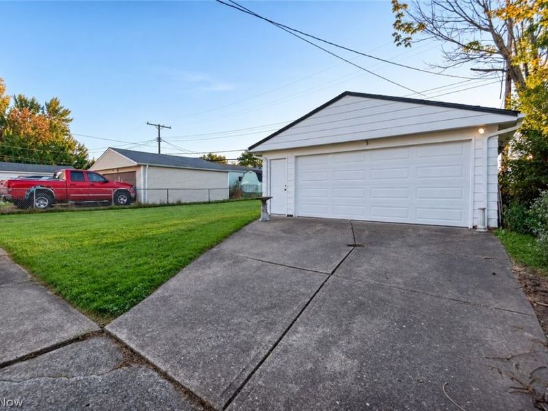 6498 Edgehurst Drive, Brook Park, OH 44142 Photo 38
