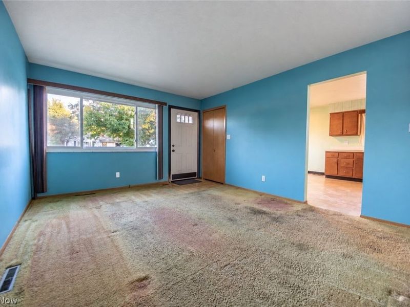 6498 Edgehurst Drive, Brook Park, OH 44142 Photo 9