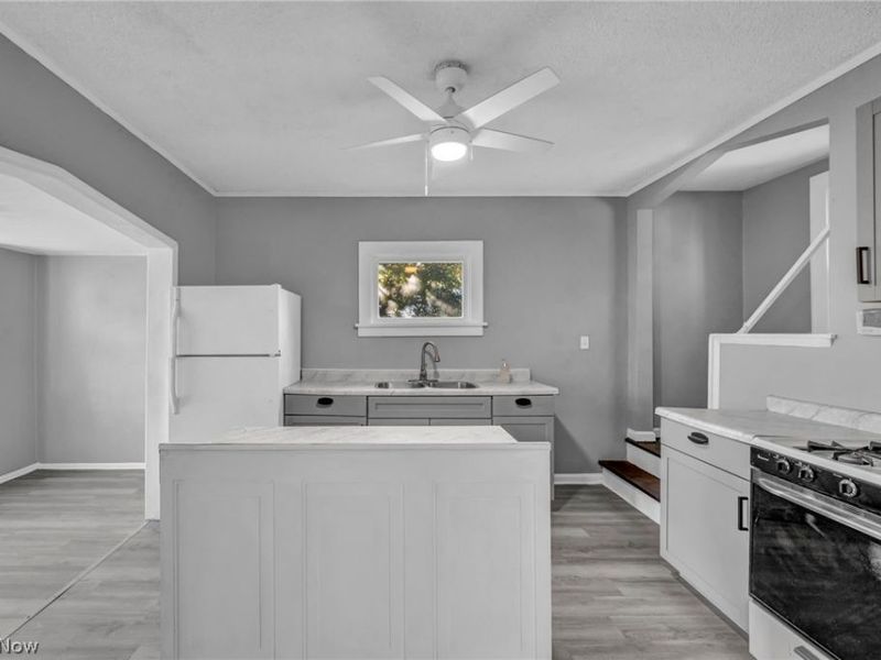 2407 Mira Court, Cleveland, OH 44109 Photo 10