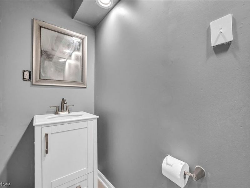 2407 Mira Court, Cleveland, OH 44109 Photo 18