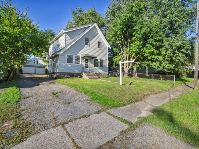 2407 Mira Court, Cleveland, OH 44109 Photo 2