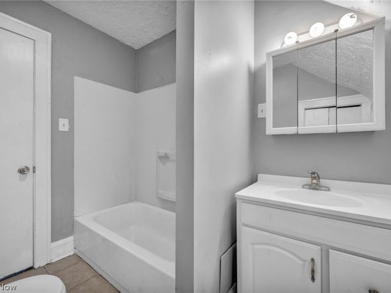 2407 Mira Court, Cleveland, OH 44109 Photo 22