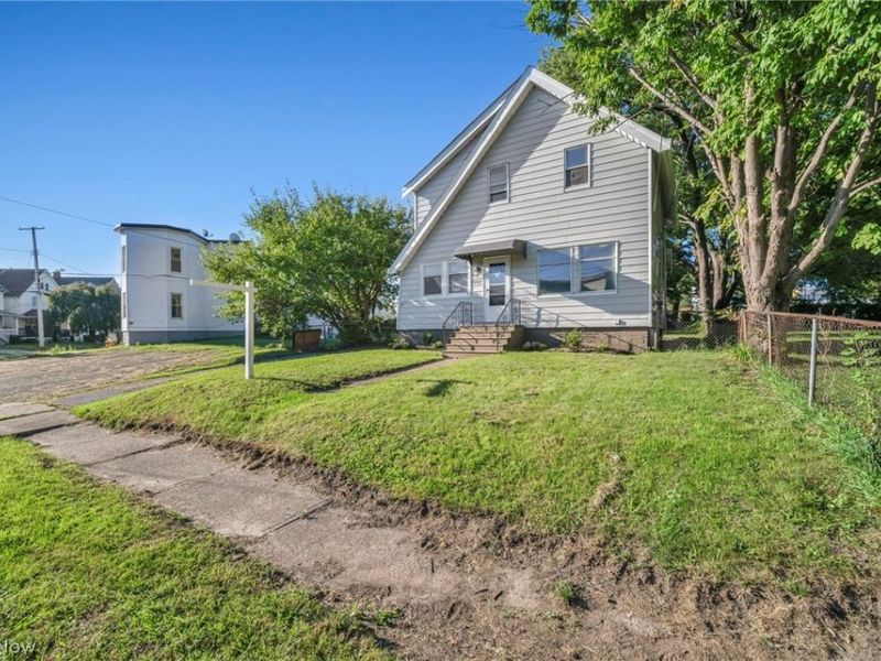 2407 Mira Court, Cleveland, OH 44109 Photo 3