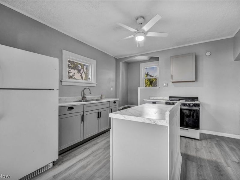 2407 Mira Court, Cleveland, OH 44109 Photo 6
