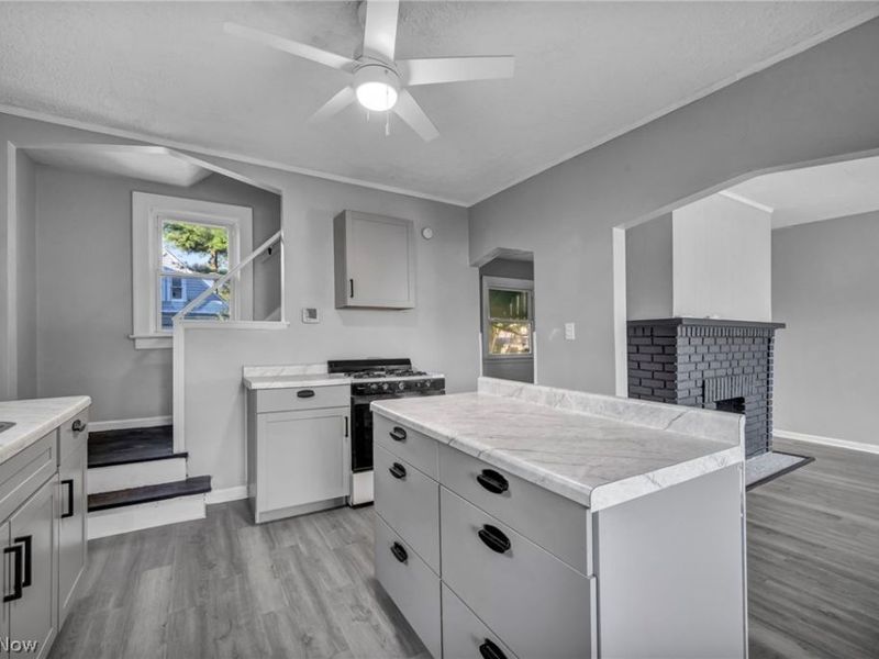 2407 Mira Court, Cleveland, OH 44109 Photo 7