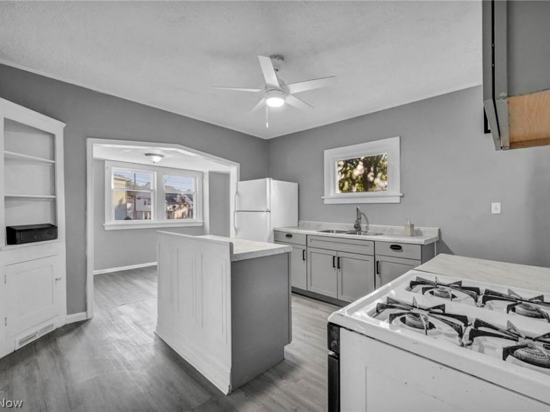 2407 Mira Court, Cleveland, OH 44109 Photo 9