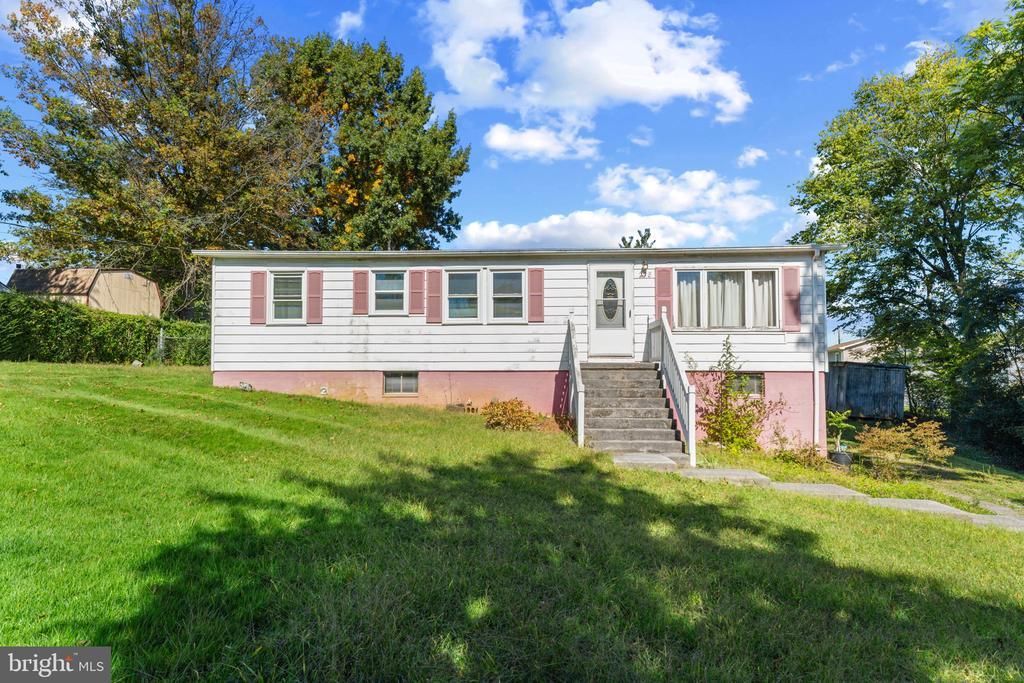208 E 16th Street, Front Royal, VA 22630 Main Photo
