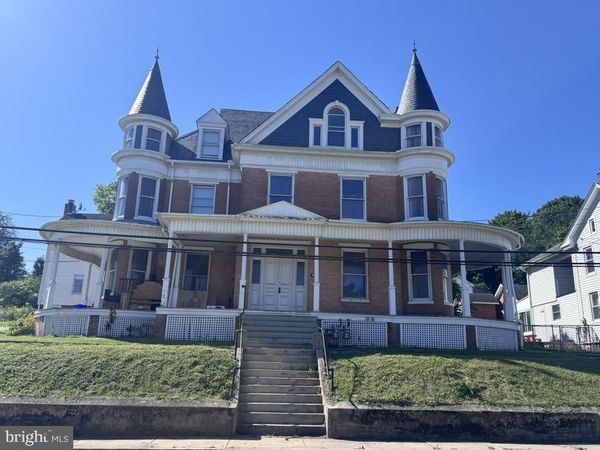 35 W MAIN STREET , WINDSOR, PA 17366