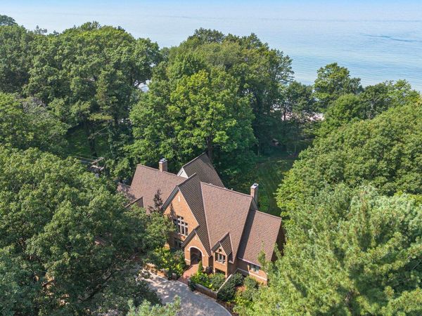 5285 N Lakeshore Drive, Holland, MI 49424