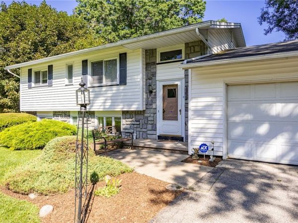 48 Old Pond Rd Road, Rochester, NY 14625