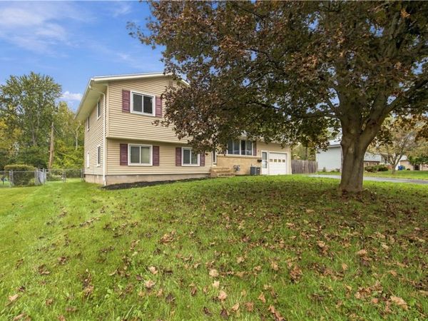 4 Sun Valley Drive, Rochester, NY 14606