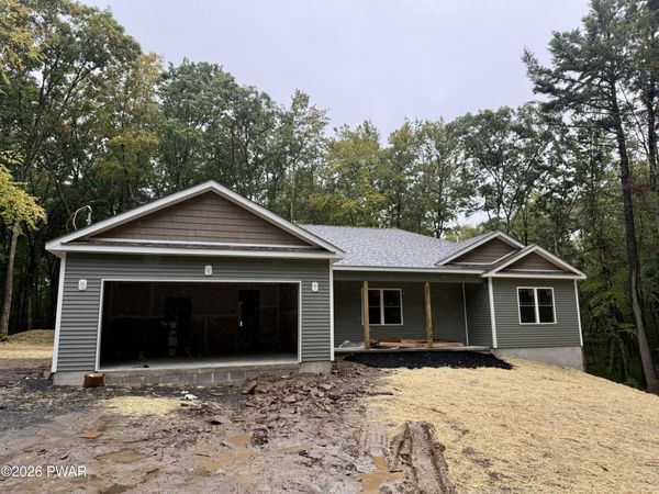 140 Parkers Glen Road, Shohola, PA 18458