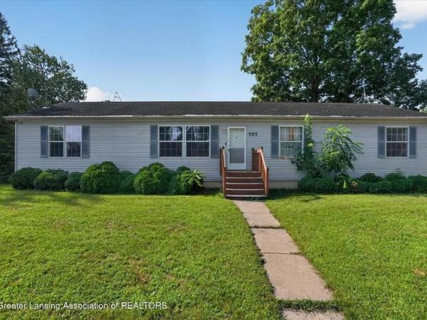 707 Sawyer Road, Lansing, MI 48911