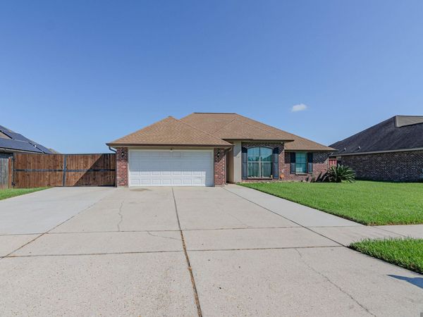 412 Cortez Dr, Laplace, LA 70068