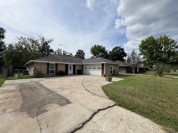 7516 Vice President Dr, Baton Rouge, LA 70817