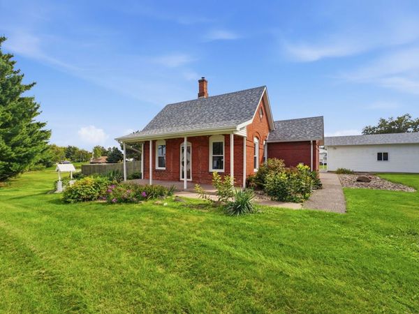 100 5th Street , Sherrard, IL 61281