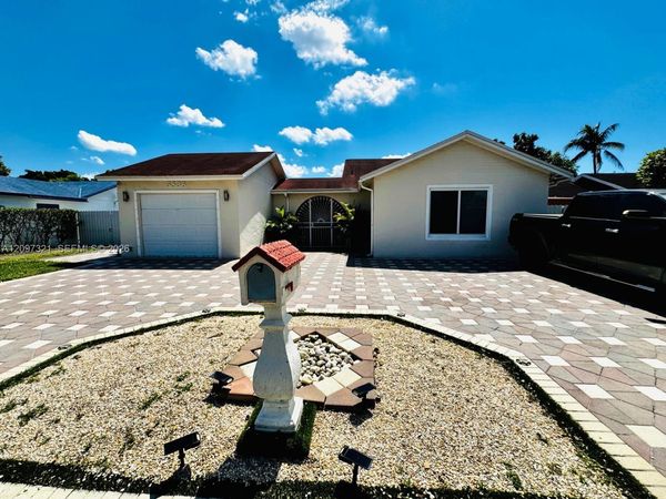 5836 NW 199th St , Hialeah, FL 33015