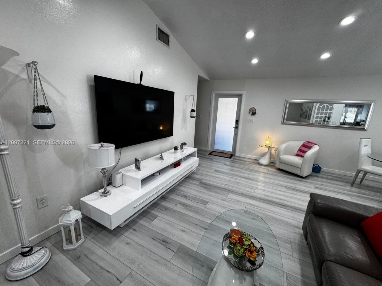 5836 NW 199th St, Hialeah, FL 33015 Photo