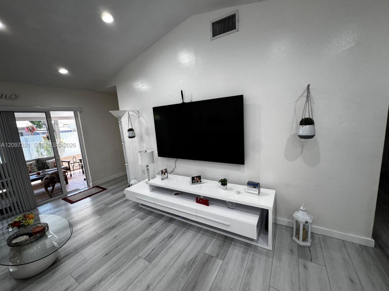 5836 NW 199th St, Hialeah, FL 33015 Photo