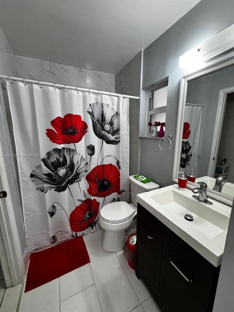 5836 NW 199th St, Hialeah, FL 33015 Photo