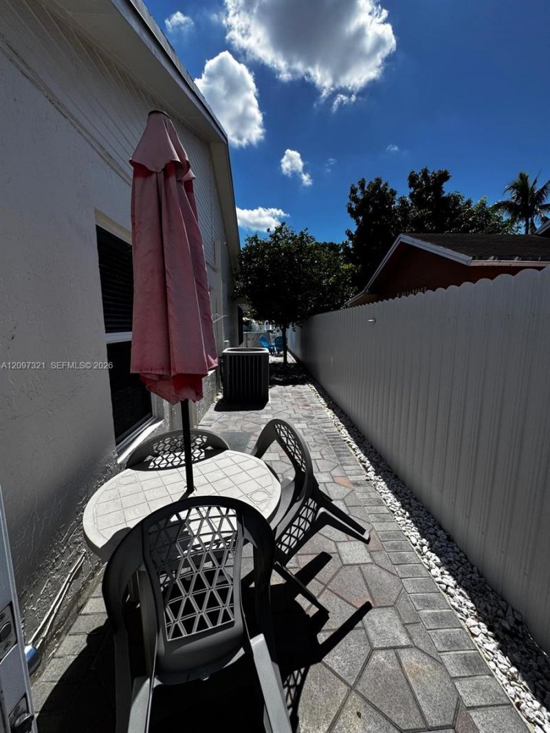 5836 NW 199th St, Hialeah, FL 33015 Photo