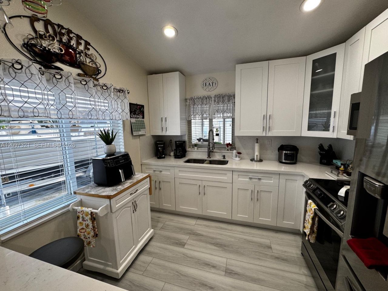 5836 NW 199th St, Hialeah, FL 33015 Photo