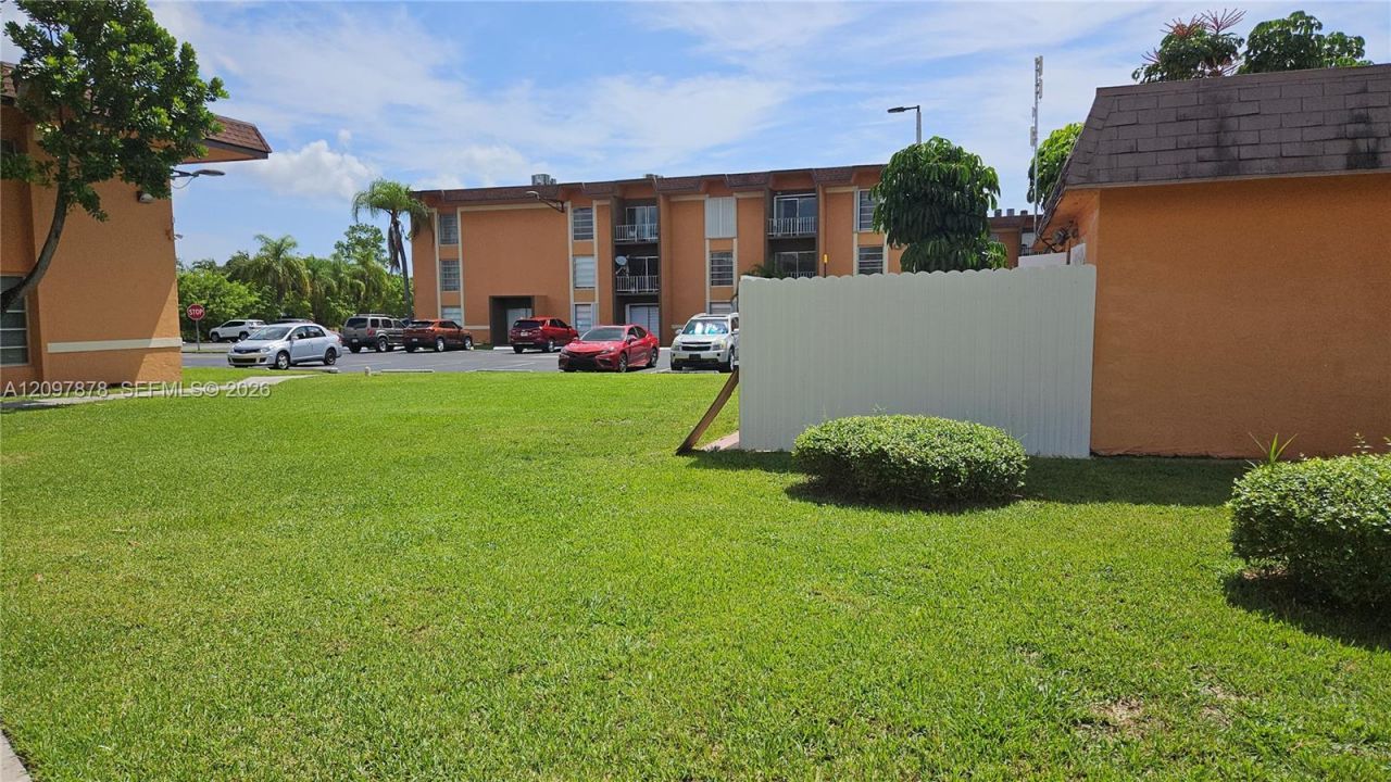 9477 SW 76th St , Unit O2, Miami, FL 33173 Photo