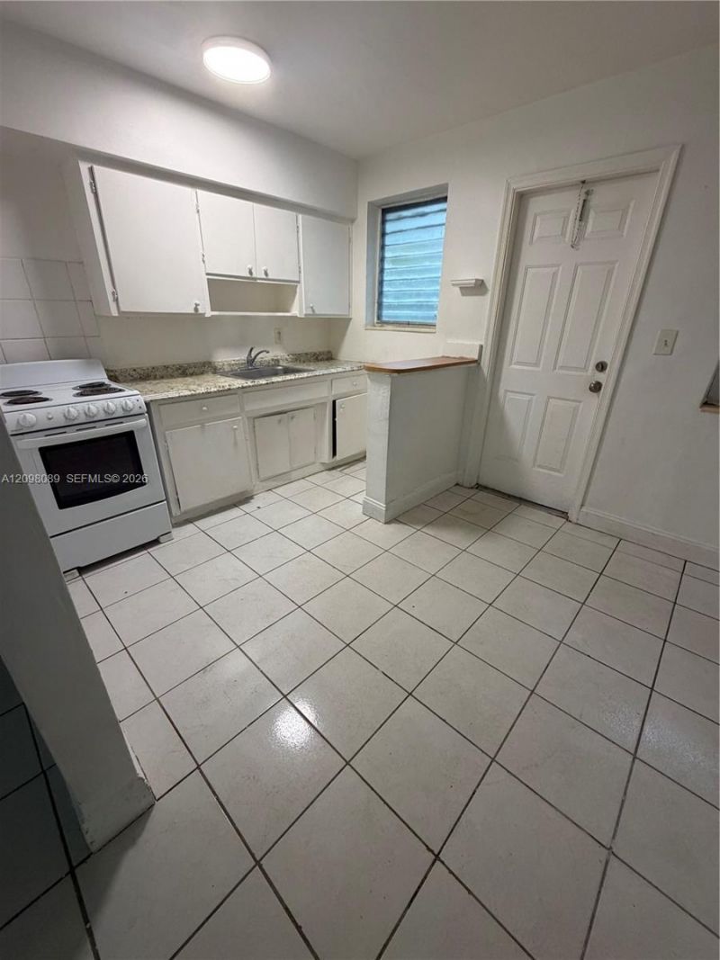 16031 NE 18th Pl, Unit 2, North Miami Beach, FL 33162 Photo