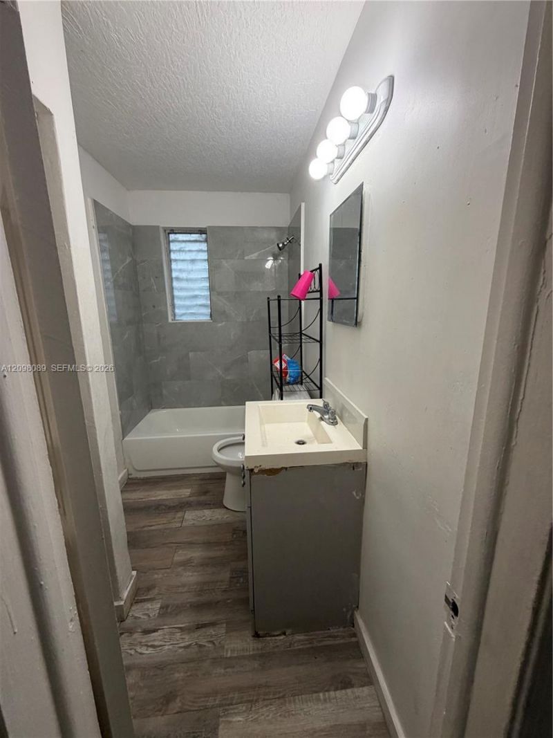 16031 NE 18th Pl, Unit 2, North Miami Beach, FL 33162 Photo