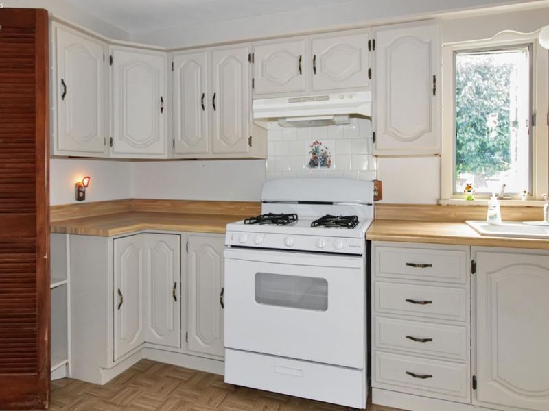 410 E 6th Street, Port Clinton, OH 43452 Photo 12