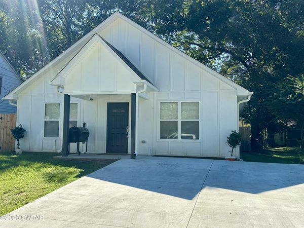 1618 Elm Street , Humboldt, TN 38343