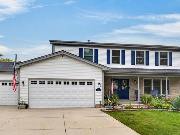 1147 Bennington Drive, Crystal Lake, IL 60014