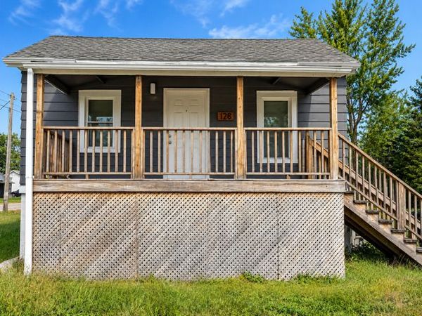 128 W North Street , Watseka, IL 60970