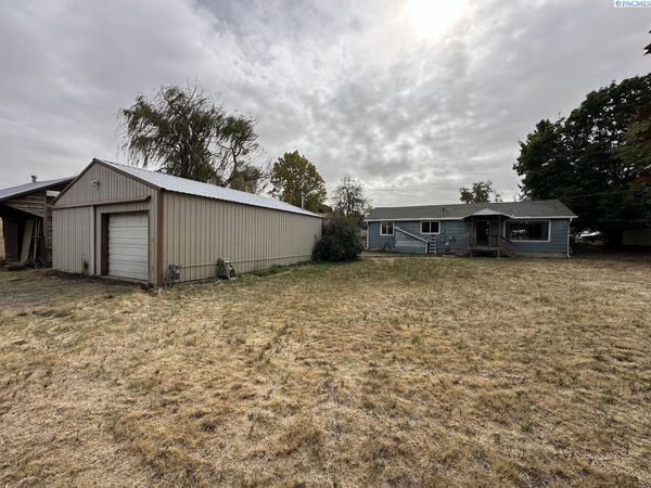 102 Ensign Rd., St. John, WA 99171
