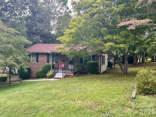 215 Norleon Avenue , Hendersonville, NC 28791