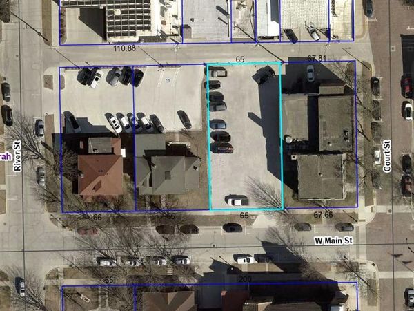 306 W Main , Decorah, IA 52101