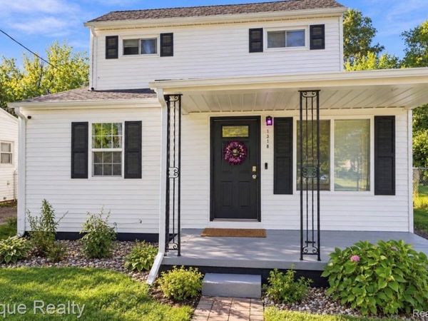 1318 Wells Street , Burton, Mi 48529