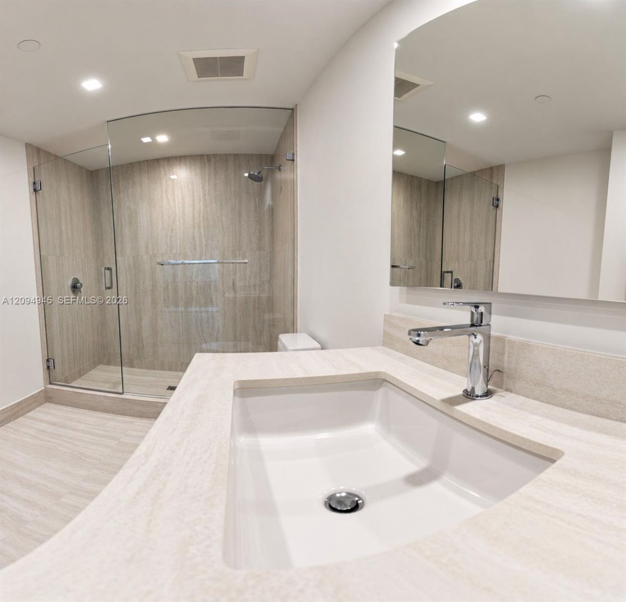 2411 Laguna Circle , Unit 802, Miami, FL 33181 Photo
