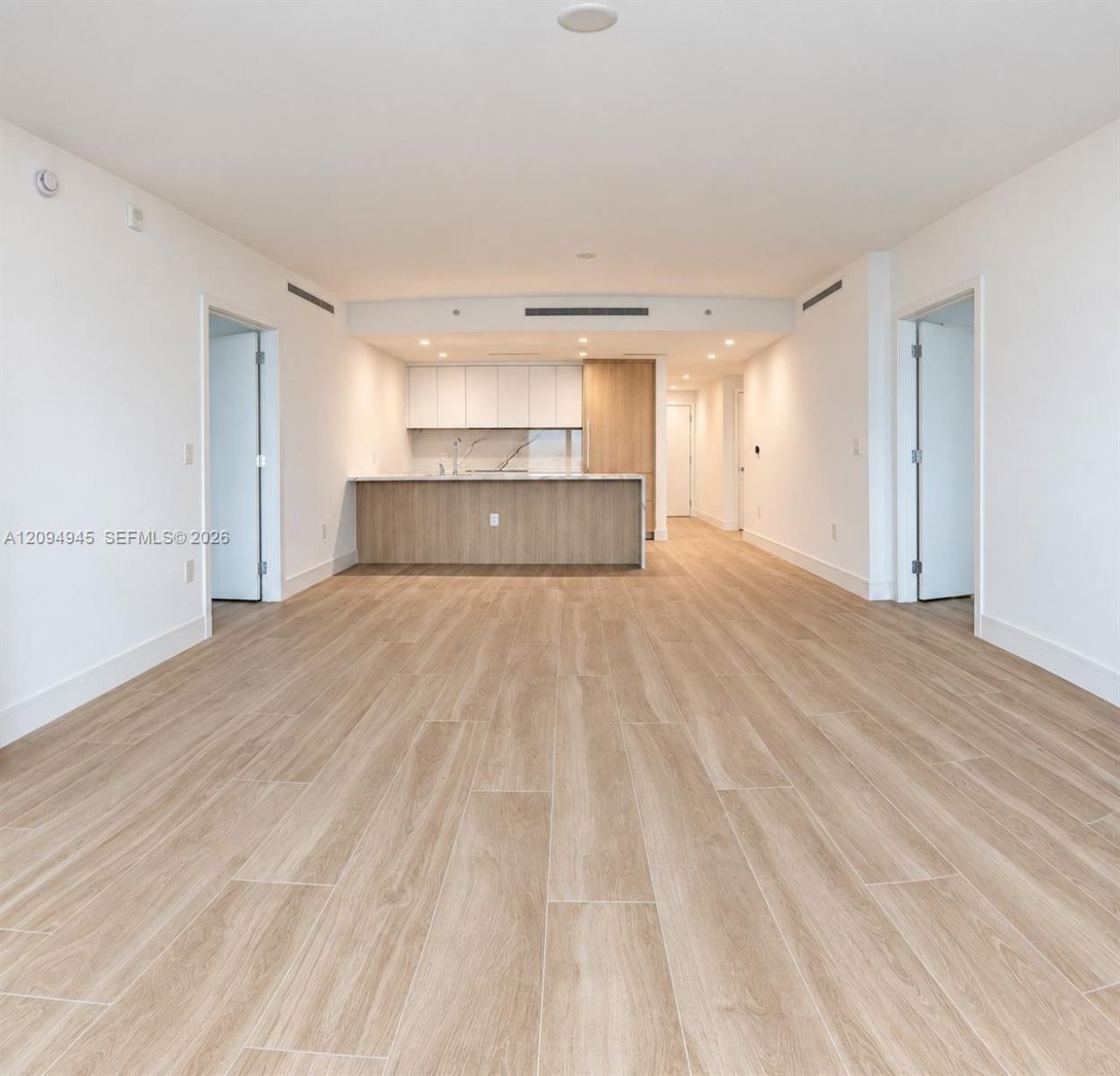 2411 Laguna Circle , Unit 802, Miami, FL 33181 Photo