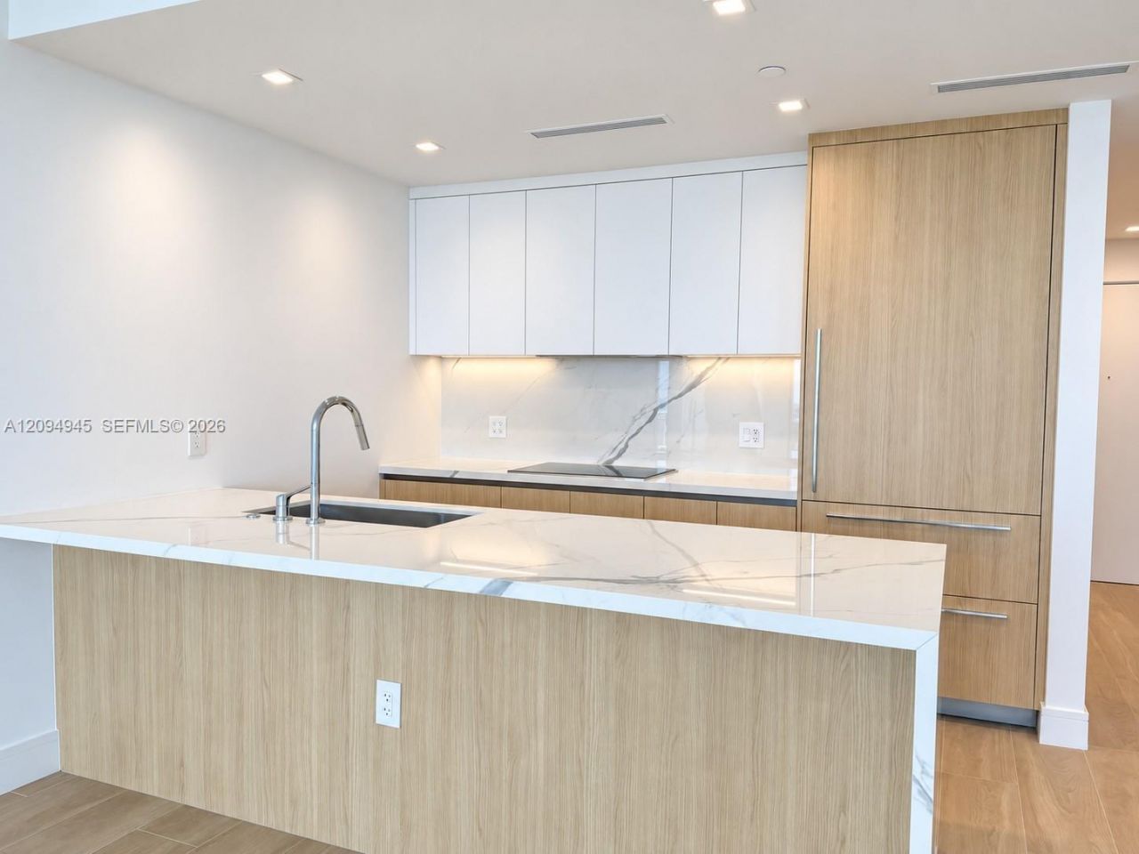 2411 Laguna Circle , Unit 802, Miami, FL 33181 Photo
