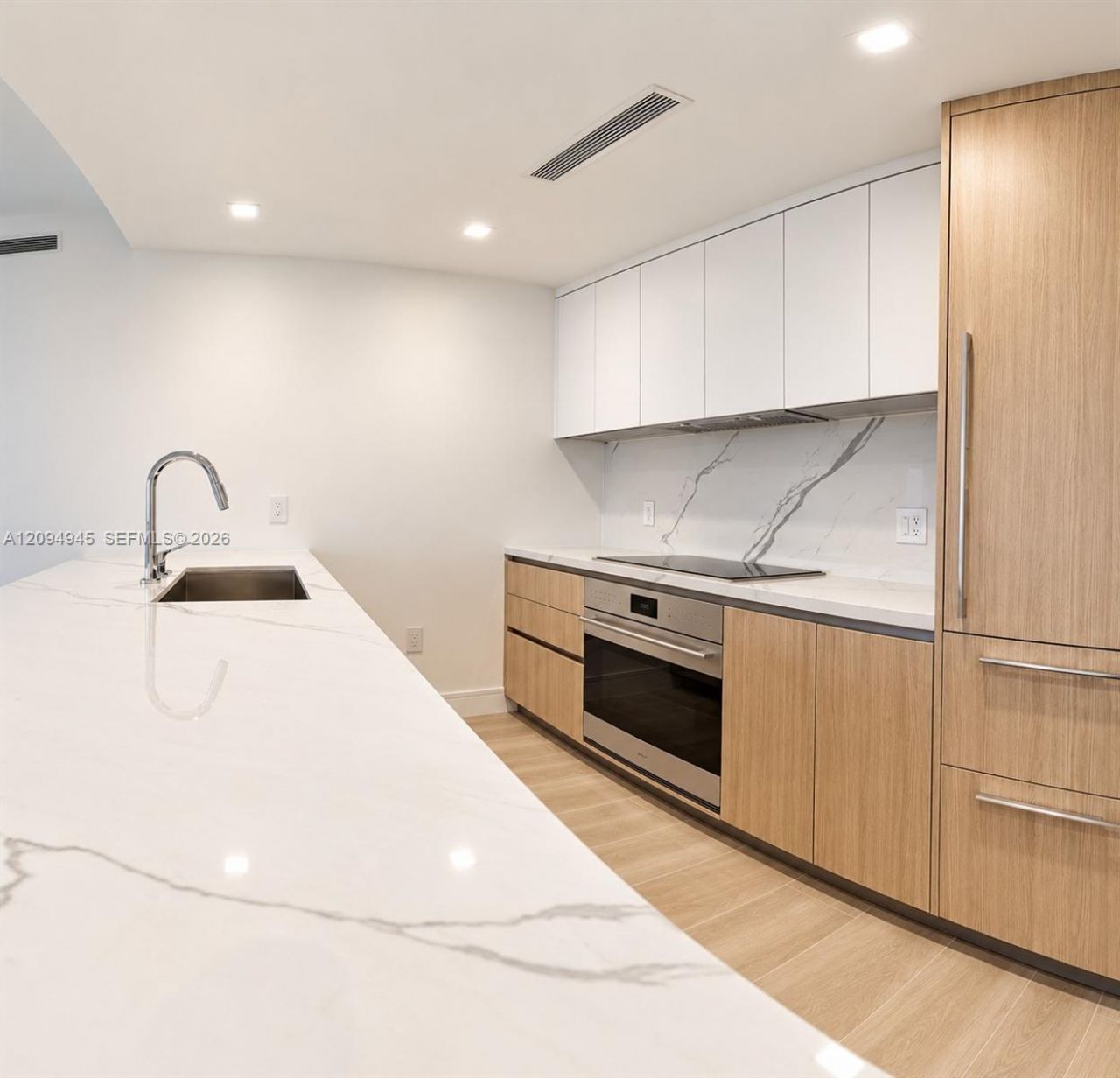 2411 Laguna Circle , Unit 802, Miami, FL 33181 Photo
