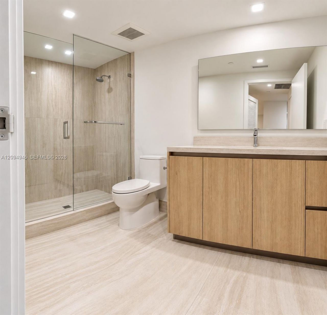 2411 Laguna Circle , Unit 802, Miami, FL 33181 Photo
