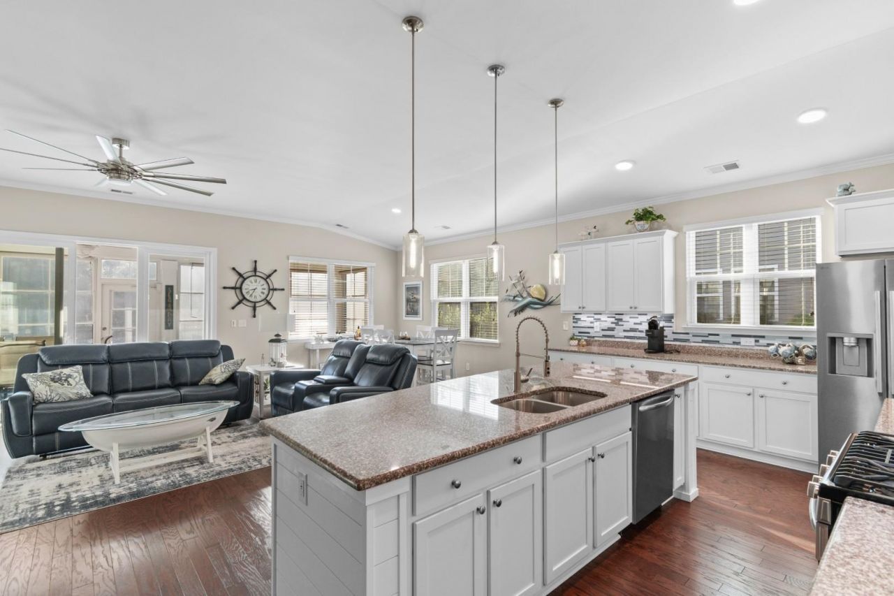 1341 Reflection Pond Dr. Photo 8