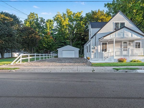 32 Liberty Street, Coldwater, MI 49036
