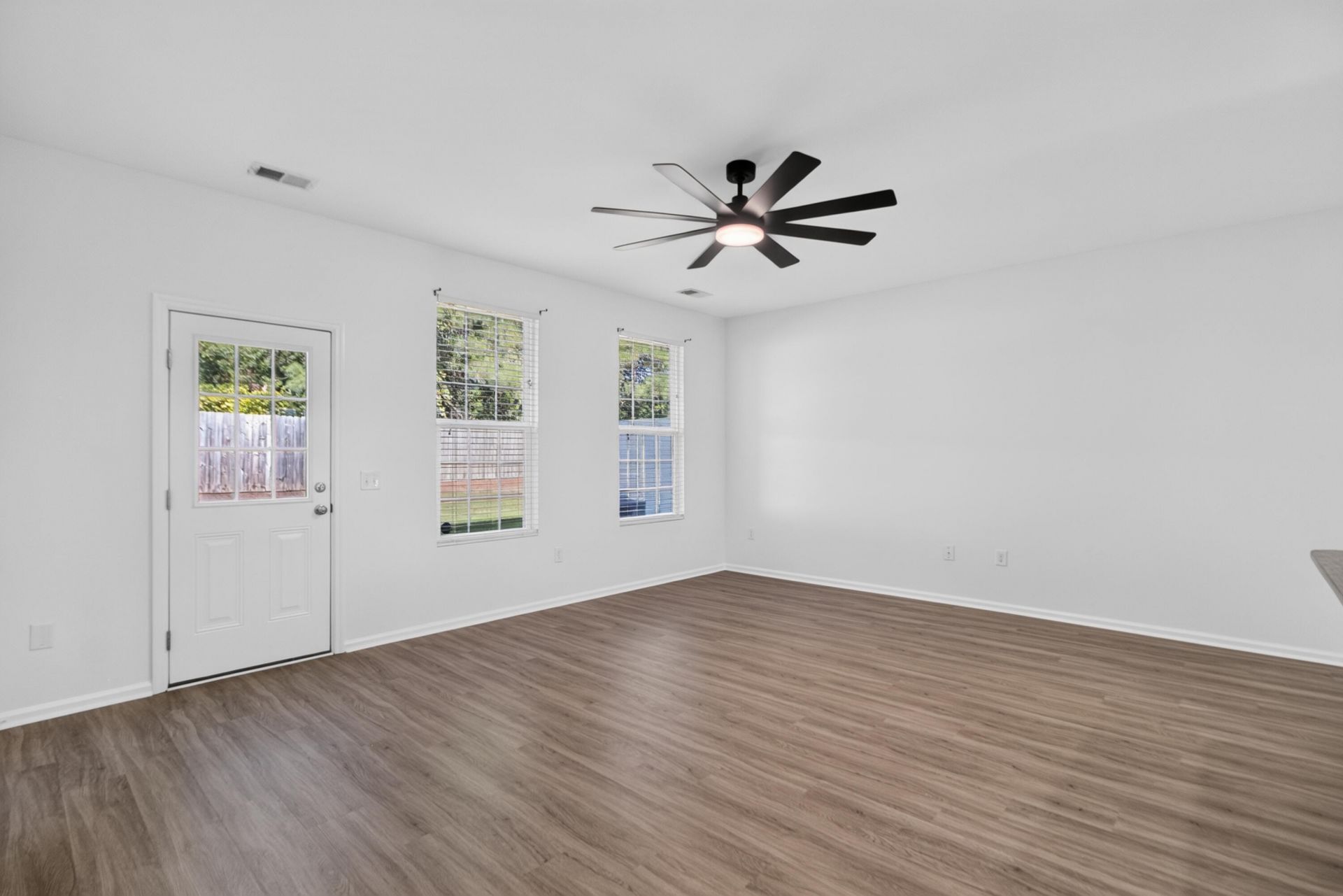 407 Hemingway Circle Photo 11