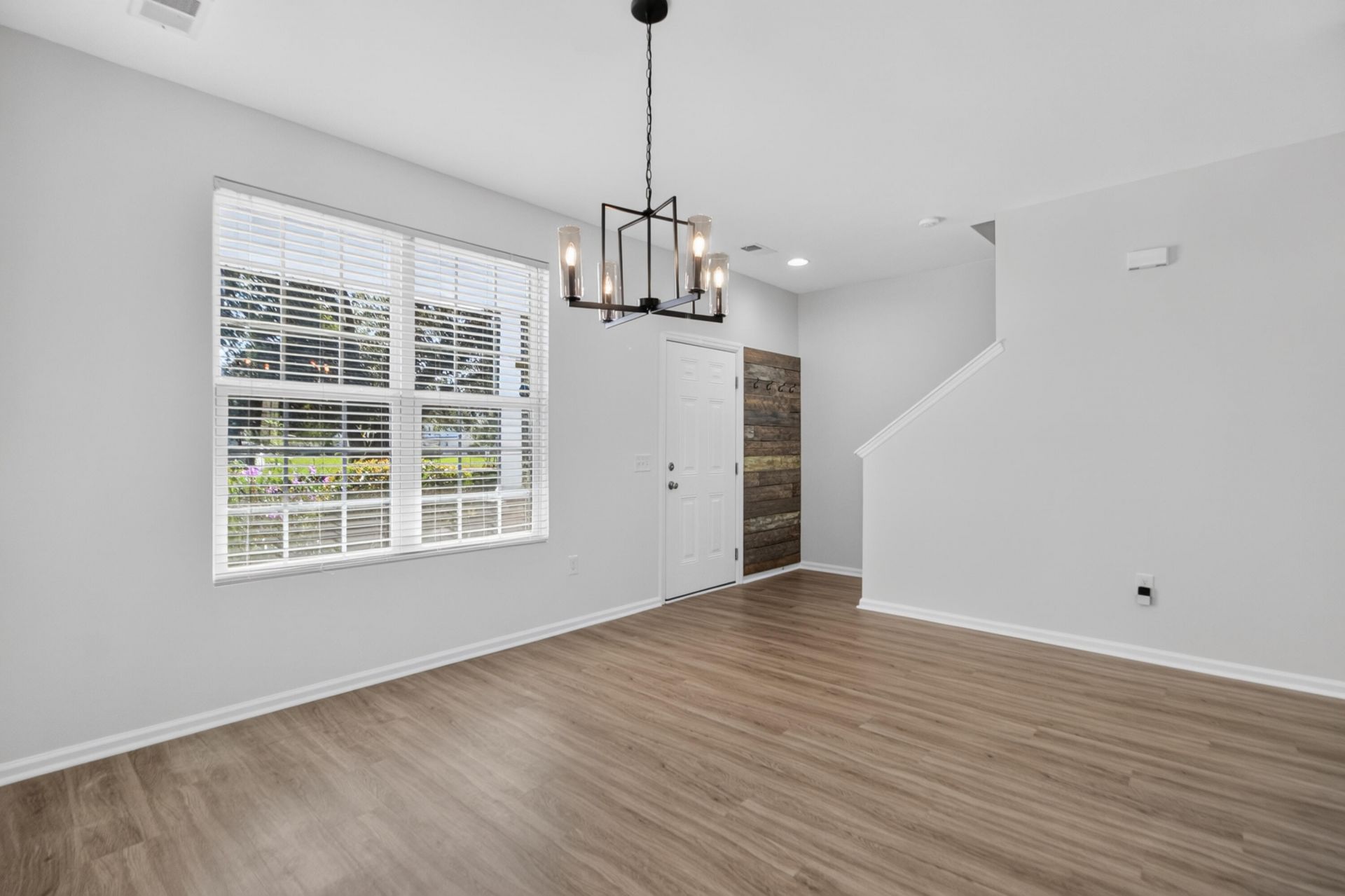 407 Hemingway Circle Photo 6